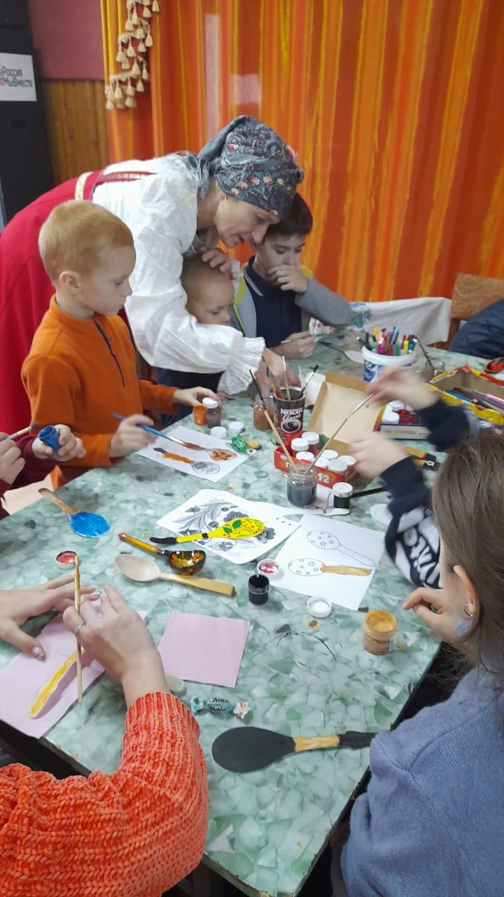 «Ложки деревянные – хочешь играй, а хочешь щи хлебай»