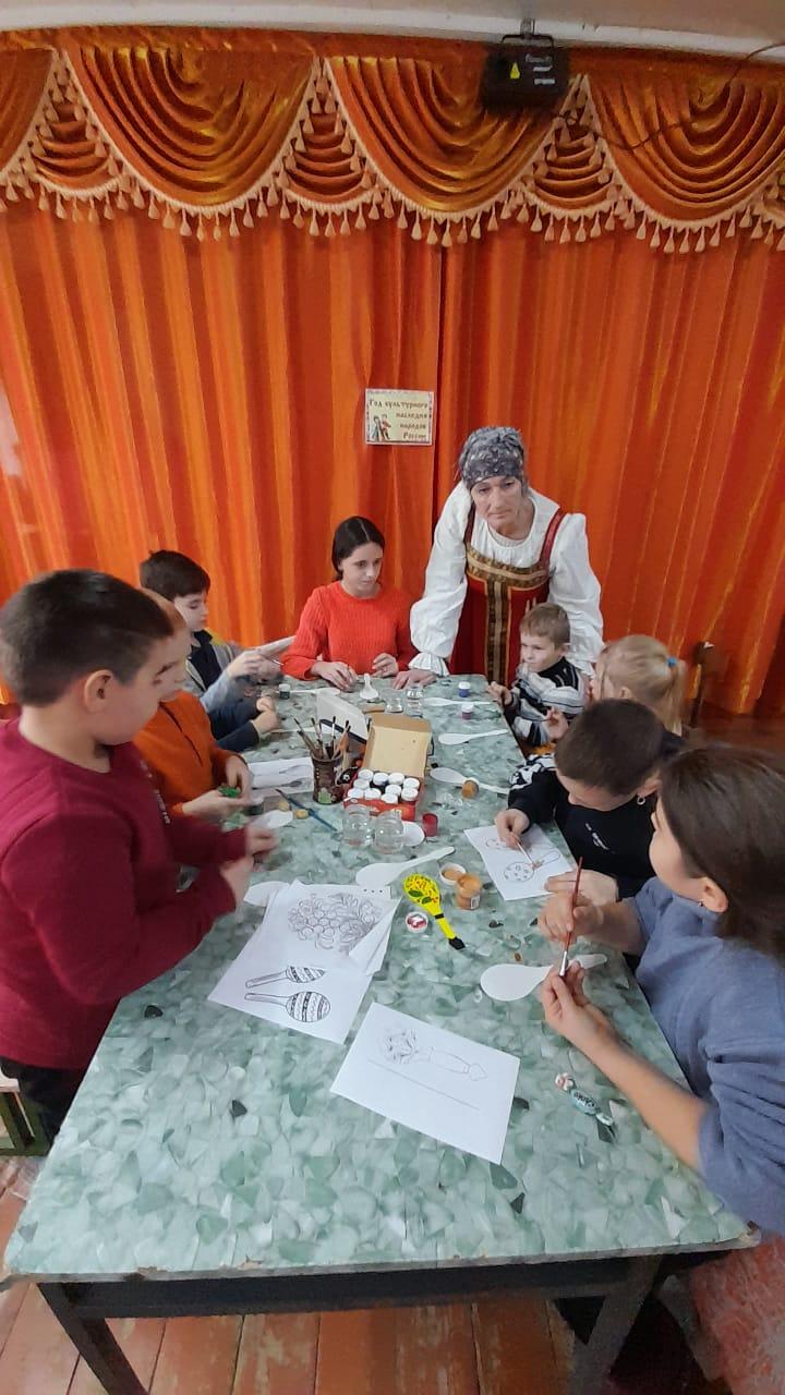 «Ложки деревянные – хочешь играй, а хочешь щи хлебай»